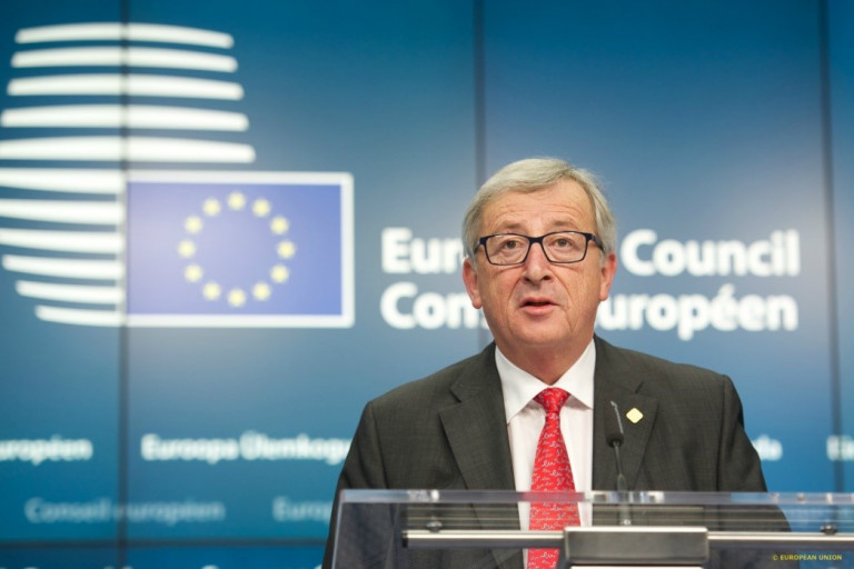 L’utopia di Juncker: “L’Europa incrementi gli aiuti all’Africa per fermare gli sbarchi”