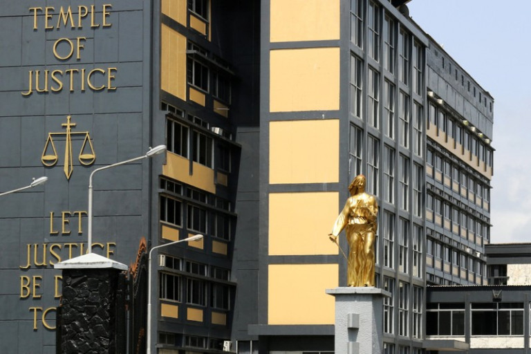 Brogli elettorali in Liberia: rinviato il ballottaggio di domani tra Weah e Boakai