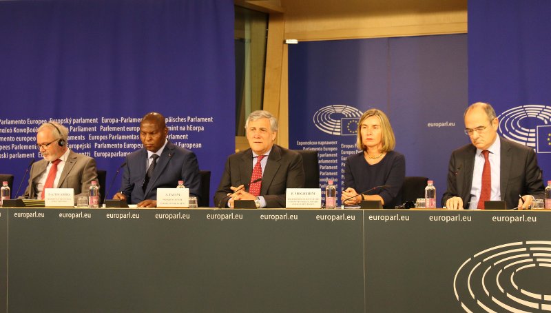 Da sin. Hoya, Toudéra, Tajani e Mogherini (foto © Sandro Pintus)