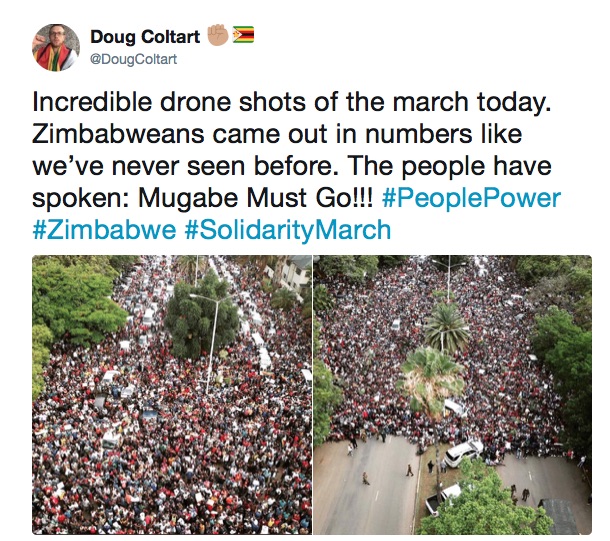 Il tweet di Doug Coltart zimbabwiano bianco, avvocato per i diritti umani che mostra le foto della marea di persone della manifestazione di ieri fatta da un drone