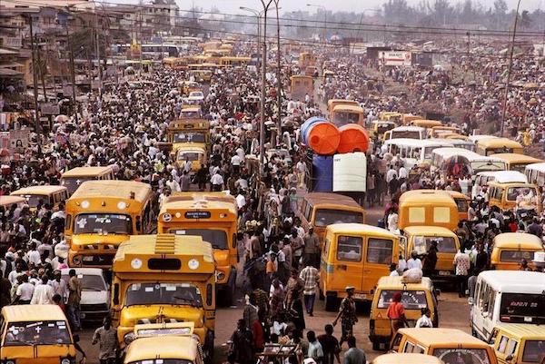 Un'area di Lagos, metropoli di 8 milioni di abitanti