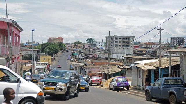 Una strada al centro di Libreville, capitale del Gabon