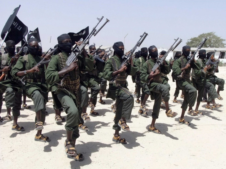 Cinque poliziotti kenioti uccisi in un’imboscata di Al Shebab al confine con la Somalia