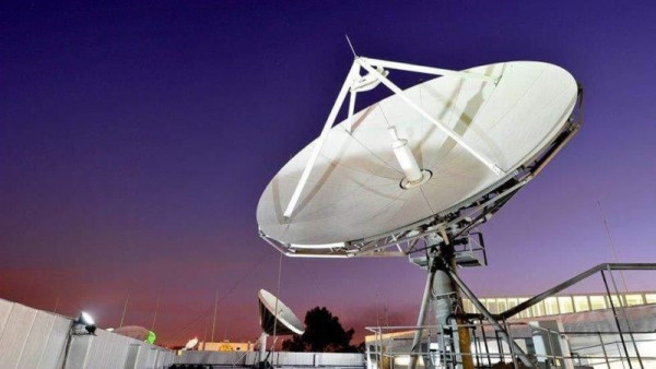 L’antenna parabolica della DSTV che consente la ricezione dei canali oscurati