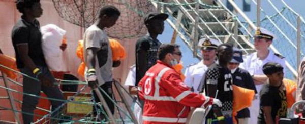 Sbarco di migranti in un porto italiano