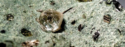 Kimberlite con diamante