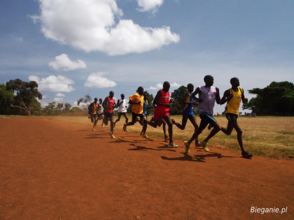 Giovani atleti durante un allenamento nella Rift Valley in Kenya