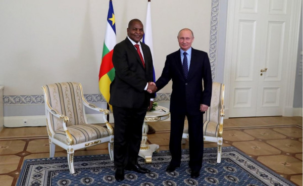 Faustin Archange Touadéra, presidente della Repubblica centrafricana, con Vladimir Putin, presidente della Russia