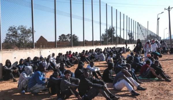 Migranti in un lager libico