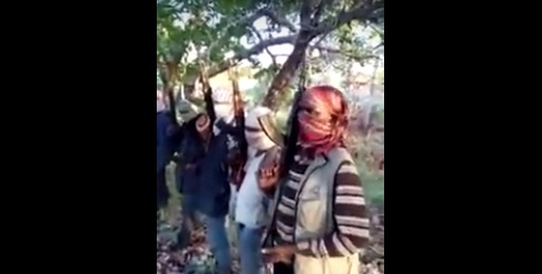 Fotogramma del video dei jihadisti che terrorizzano Cabo Delgado