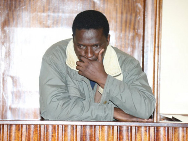 L'insegnate Paul Gicheri sul banco degli accusati nella corte di Nakuru 