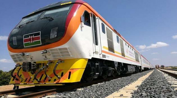 Il nuovo treno della SGR che collega Nairobi a Mombasa