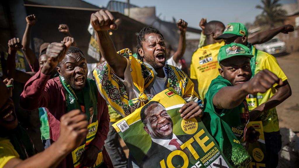 Elezioni in Zimbabwe, Mnangagwa vince con un margine sottile e Chamisa accusa: “Brogli”