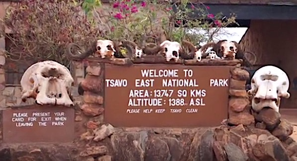 Insegna di benvenuto del Tsavo East National Park