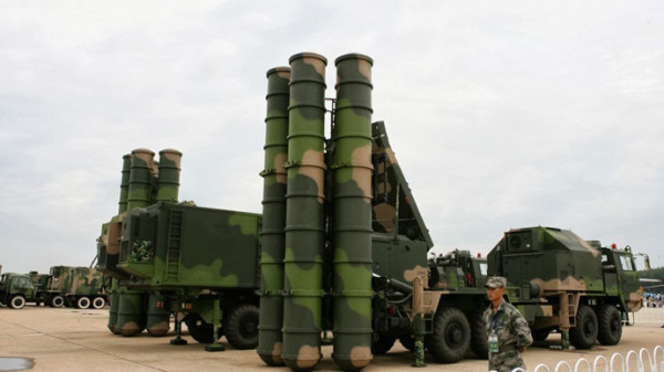 Batterie per missili terra aria forniti dalla Cina allo Zimbabwe