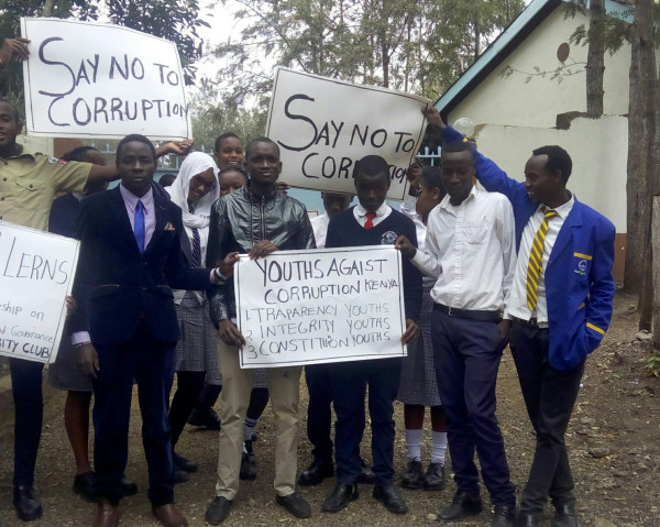 Dimostrazione di giovani cittadini del Kenya contro la corruzione