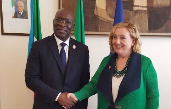 Il ministro degli Esteri equatoguineano Simeon Oyono Esono Angue con la vice ministra degli Esteri Emanuele Del Re