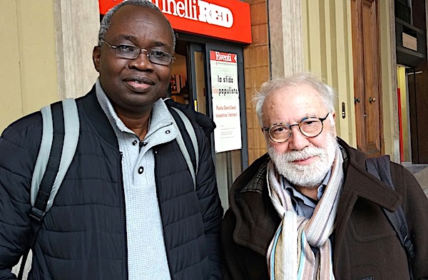 da sinistra: i geografi Laye Camara e Angelo Turco, curatori del saggio "Immaginari migratori" Franco Angeli editore (foto © Sandro Pintus)