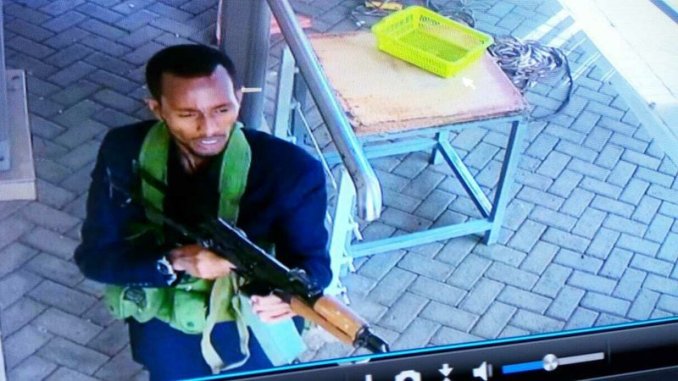 Attacco a Nairobi, terroristi sconfitti, ufficialmente 21 morti (ma forse sono di più)