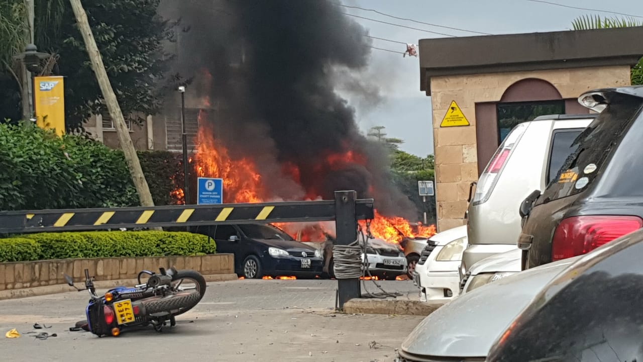 Assaltato dagli Shabab albergo nel cuore di Nairobi, decine di morti e di feriti