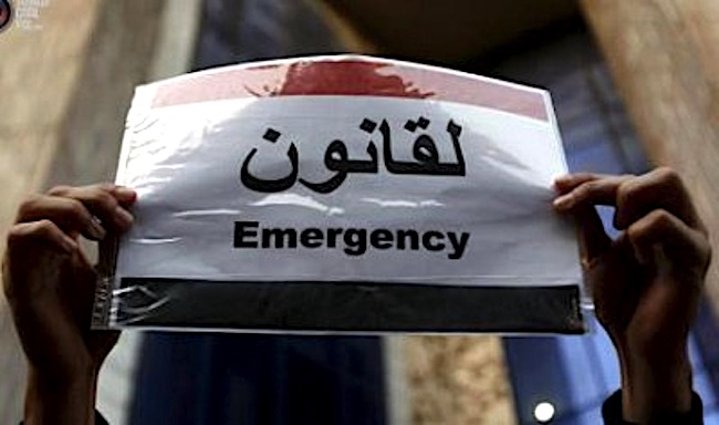 Cartello di protesta per la situazione di emergenza in Egitto