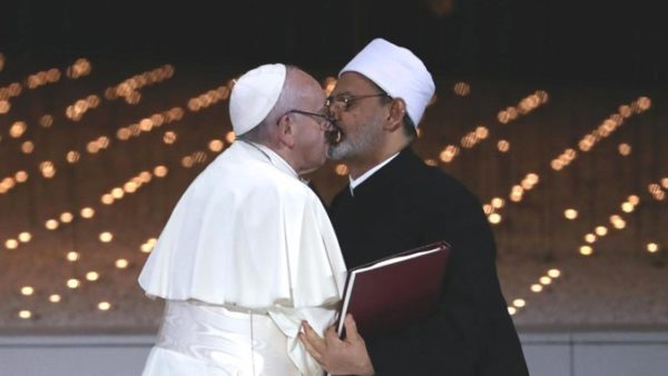 8 marzo, il grande imam del Cairo difende le donne e si schiera contro la poligamia