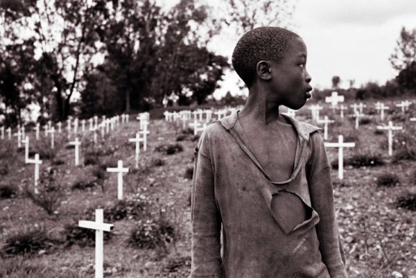 Macron: “Accerterò se ci sono responsabilità francesi nel genocidio in Ruanda”