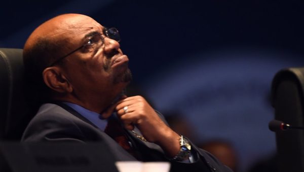 La rivoluzione in Sudan: l’ex dittatore Omar al Bashir trasferito in galera