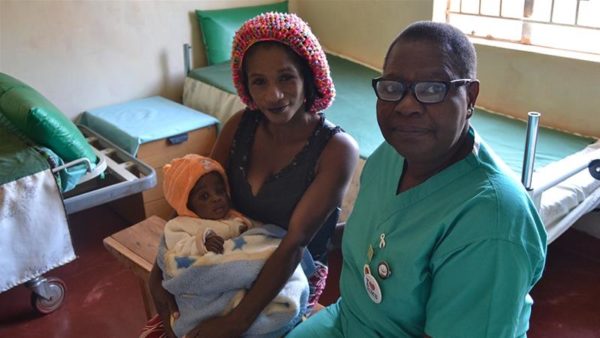 Una maternità seminascosta in Malawi, salva decine di neonati e decine di puerpere