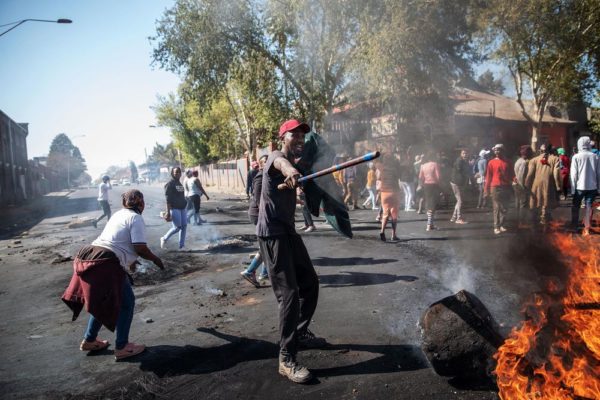 Sudafrica: morti e decine di arresti per una nuova ondata xenofoba