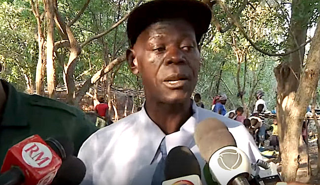 Il gen Mariano Nhongo, della Giunta militare Renamo, intervistato dai media