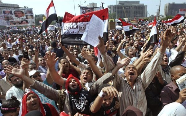 Egitto, torna su piazza Tharir: “Via al Sisi e il suo regime corrotto