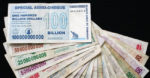 Banconote emesse dalla Bamca dello Zimbabwe nel 2008 durante l’iperinflazione