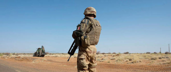 Strage continua in Mali: uccisi soldato francese e una cinquantina di maliani
