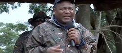 Il presidente Filipe Nyusi parla ai militari a Cabo Delgado