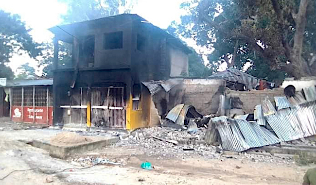 Mozambico, casa bruciata durante l'occupazione jihadista di Mocimboa da Praia