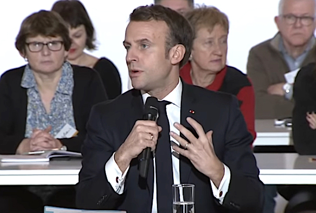 Il presidente francese, Emmanuel Macron, parla a margine della Convention Citoyenne pour le Climat 