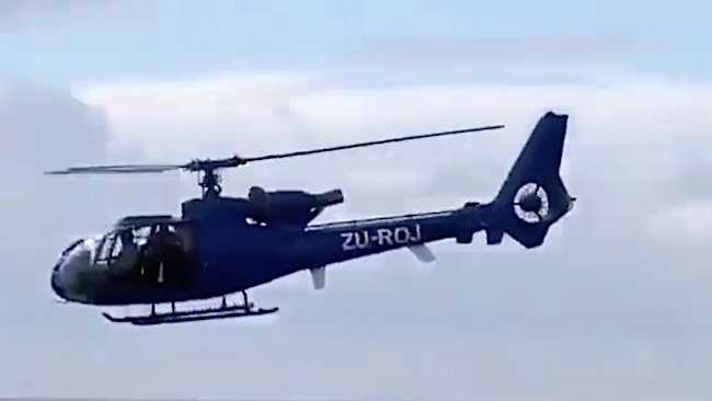 Elicottero Gazelle utilizzato contro l'attacco dei jihadisti a Cabo Delgado, in volo sul Canale del Mozambico