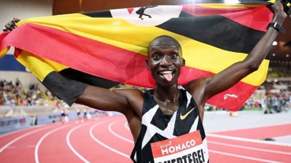 Notte di ferragosto da campione per ugandese: batte record sui 5mila metri