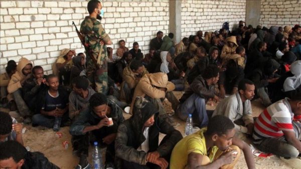 Amnesty all’attacco: “Basta violenze contro i migranti nei lager in Libia”