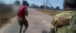 Fotogramma del video. Militari delle FADM sparano alla donna sulla strada