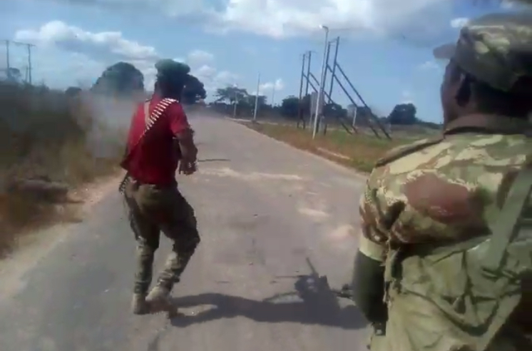 Cabo Delgado, soldati mozambicani freddano donna: dopo le bastonate, mitragliata 36 volte