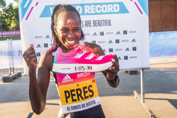 Mezza maratona femminile: record mondiale per la keniana mammina volante