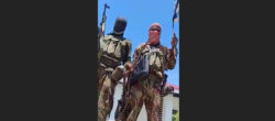 Jihadisti mentre fanno uno dei loro proclami a Cabo Delgado