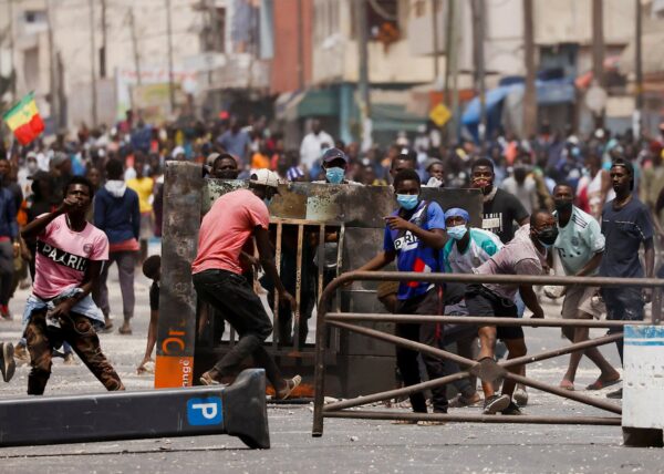 Guerriglia urbana in Senegal: 4 morti Comunità internazionale preoccupata
