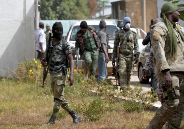 Terroristi islamici all’attacco in Costa d’Avorio contro postazioni militari: 6 morti