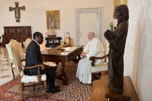 Il figlio e vice del tiranno che opprime la Guinea Equatoriale in visita dal Papa