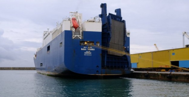 Genova: e la nave saudita se ne va carica di armi e carri armati