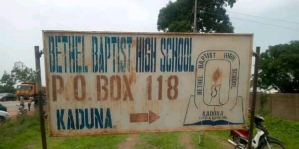 Nigeria: i rapitori chiedono cibo per oltre 100 studenti presi in ostaggio