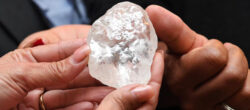 Il diamante da 1.098 carati estratto in Botswana